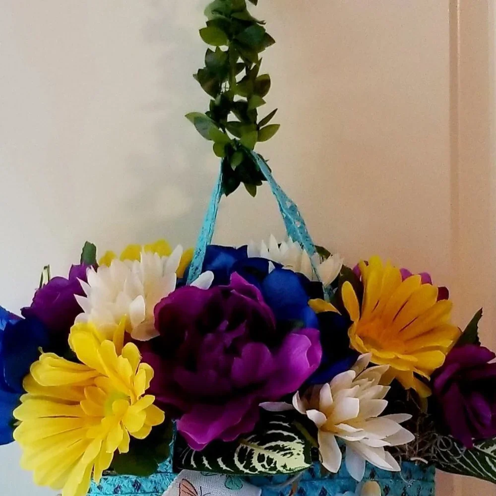 Pretty Hanging Purse Decor 🦋